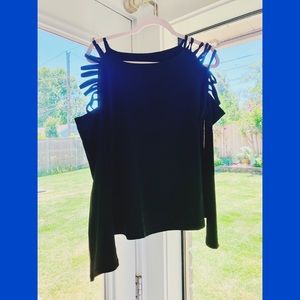 COLD SHOULDER TOP! SIZE L